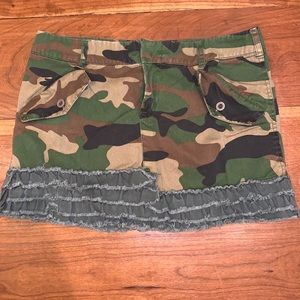 Camouflage mini skirt